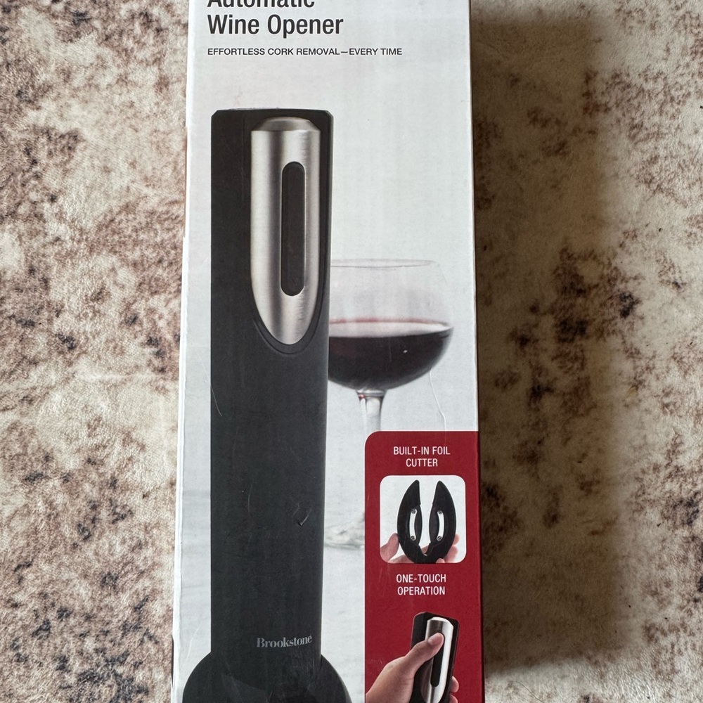 Brookstone Electric Wine Opener - Black and Silver * Brand new in box